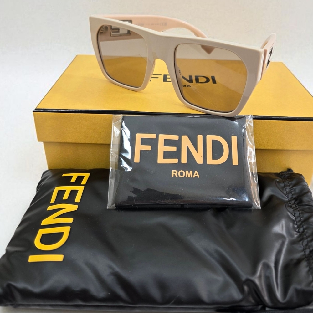 Fendi Baguette FE40124I Oversized Square Sunglasses Beige Mauve FF Logo Glasses - Picture 2 of 11